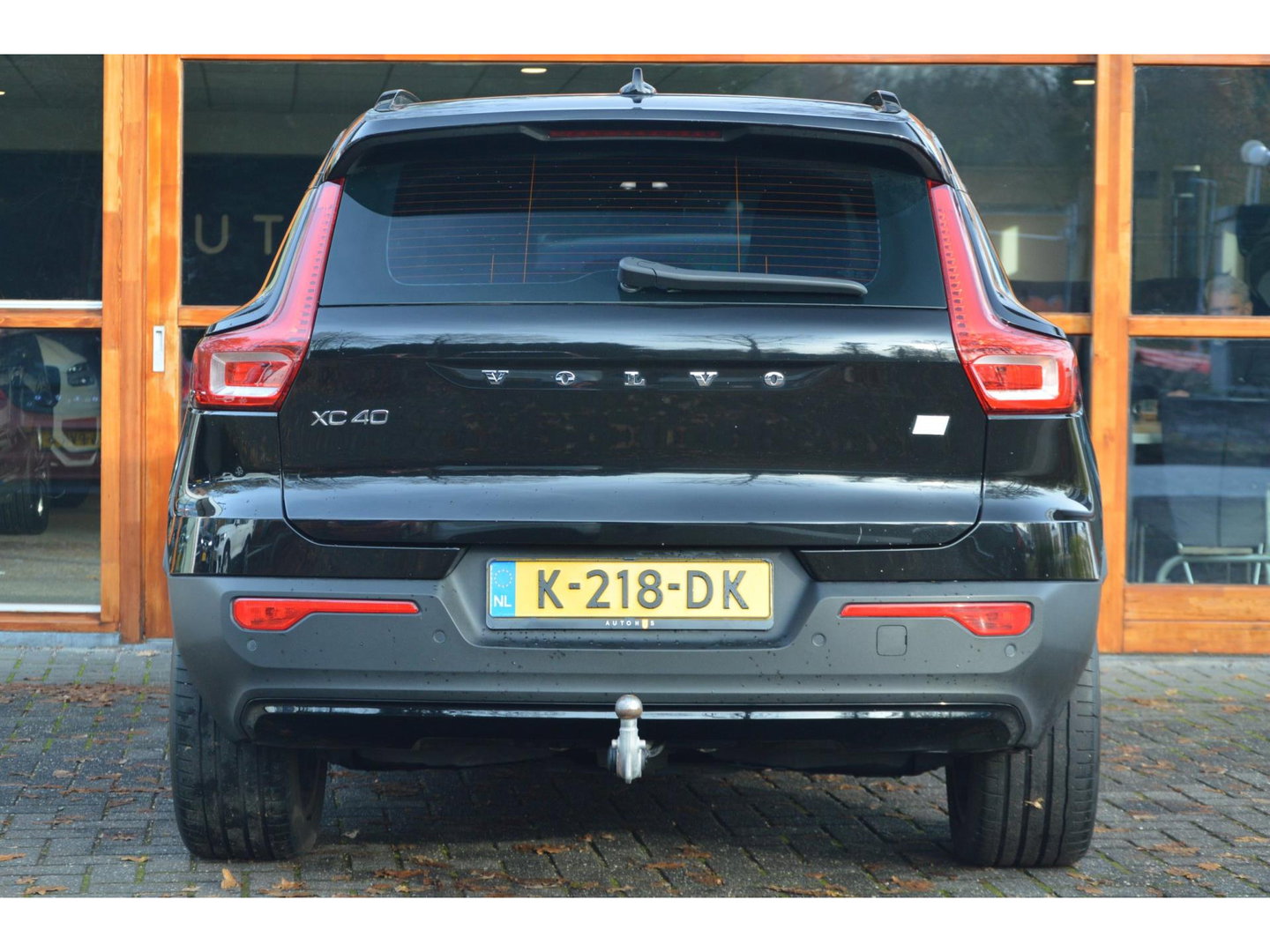 Volvo XC40 Recharge P8 AWD R-Design | 92% SOH | Adaptive | Trekhaak | Stoel + Stuur Verwarmd | Elektrische stoel | Apple-CarPlay |