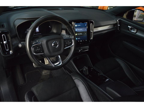 Volvo XC40 Recharge P8 AWD R-Design | 92% SOH | Adaptive | Trekhaak | Stoel + Stuur Verwarmd | Elektrische stoel | Apple-CarPlay |