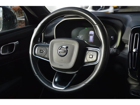 Volvo XC40 Recharge P8 AWD R-Design | 92% SOH | Adaptive | Trekhaak | Stoel + Stuur Verwarmd | Elektrische stoel | Apple-CarPlay |
