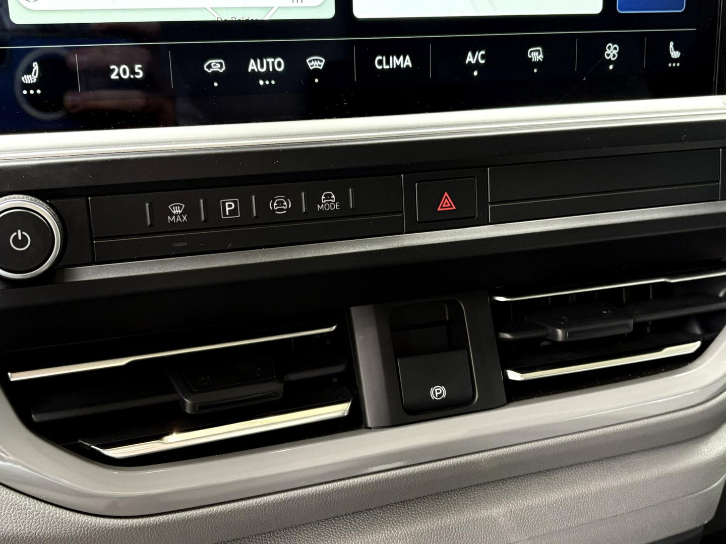Volkswagen Transporter 2.0 TDI L2H1 PanAmericana | STOELVERW. | DIGITAL COCKPIT | STUURWIELBEDIENING | CAMERA