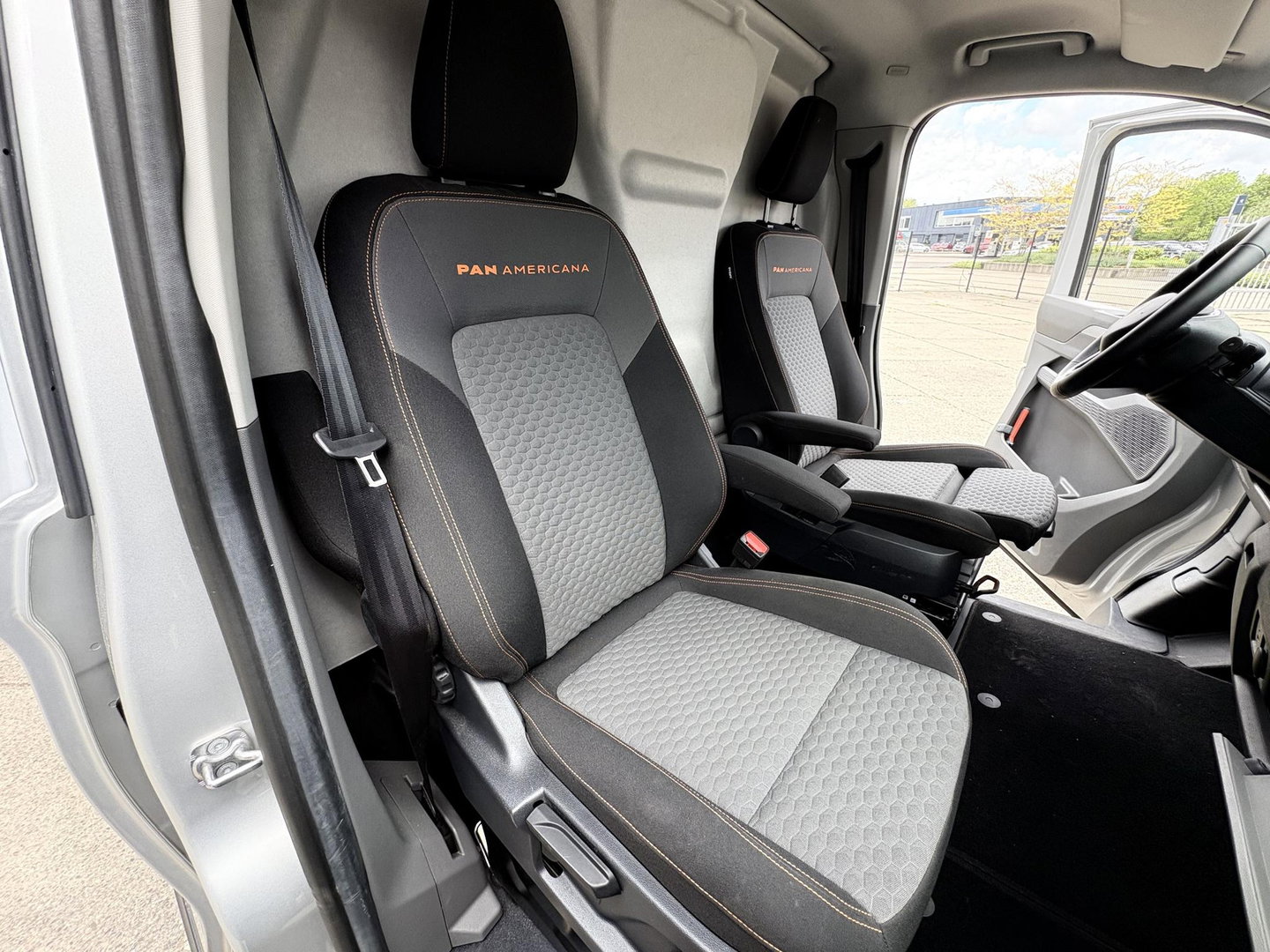 Volkswagen Transporter 2.0 TDI L2H1 PanAmericana | STOELVERW. | DIGITAL COCKPIT | STUURWIELBEDIENING | CAMERA
