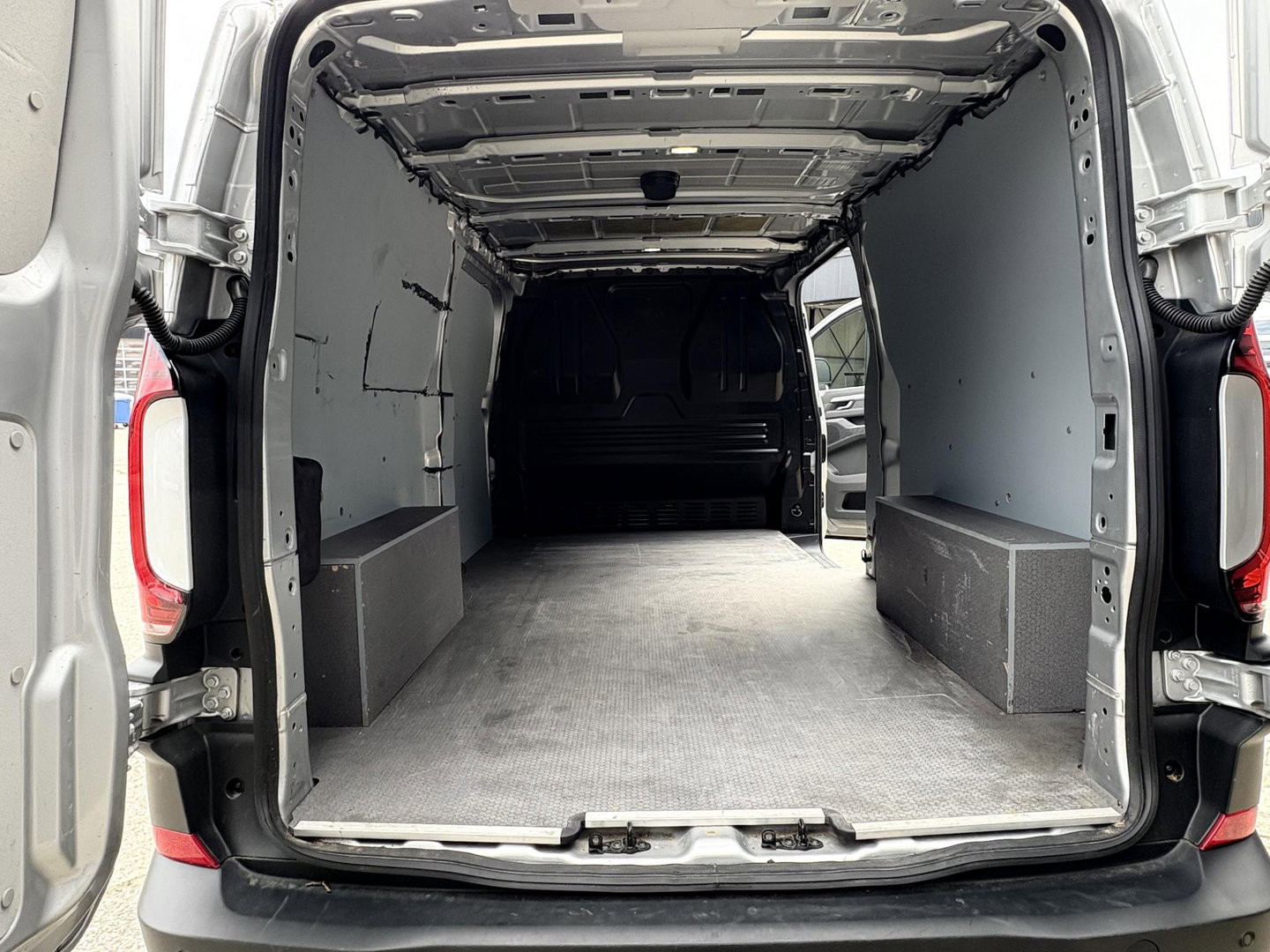 Volkswagen Transporter 2.0 TDI L2H1 PanAmericana | STOELVERW. | DIGITAL COCKPIT | STUURWIELBEDIENING | CAMERA