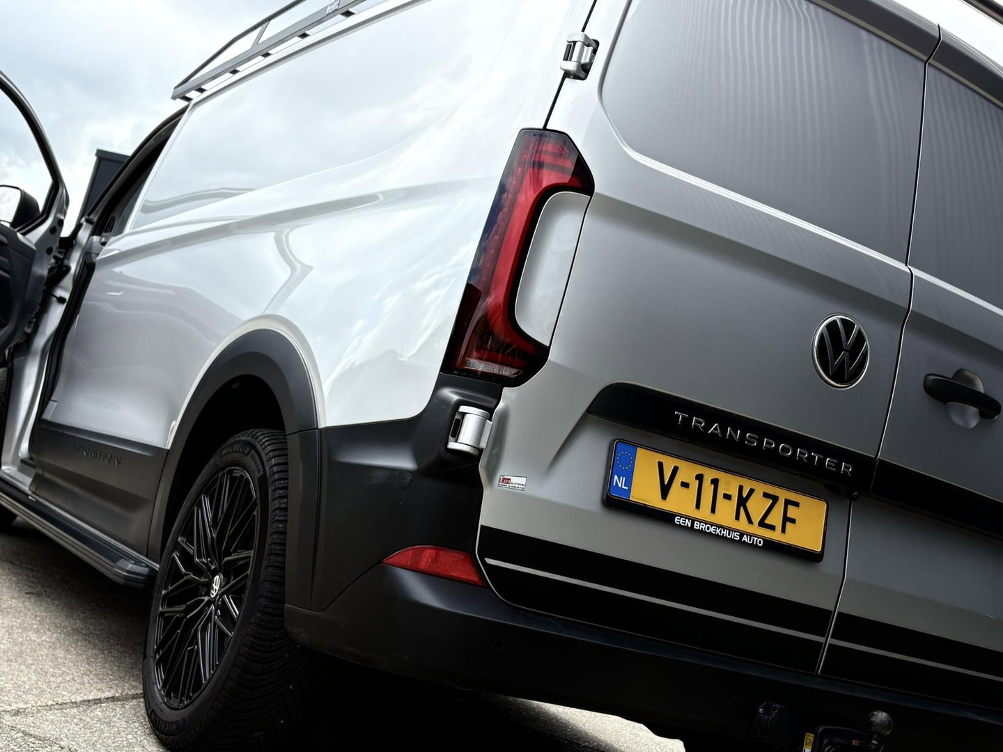 Volkswagen Transporter 2.0 TDI L2H1 PanAmericana | STOELVERW. | DIGITAL COCKPIT | STUURWIELBEDIENING | CAMERA