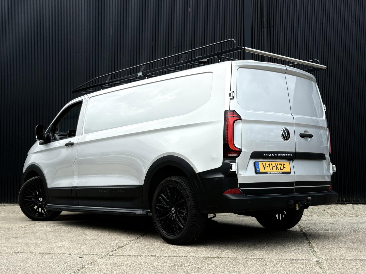 Volkswagen Transporter 2.0 TDI L2H1 PanAmericana | STOELVERW. | DIGITAL COCKPIT | STUURWIELBEDIENING | CAMERA