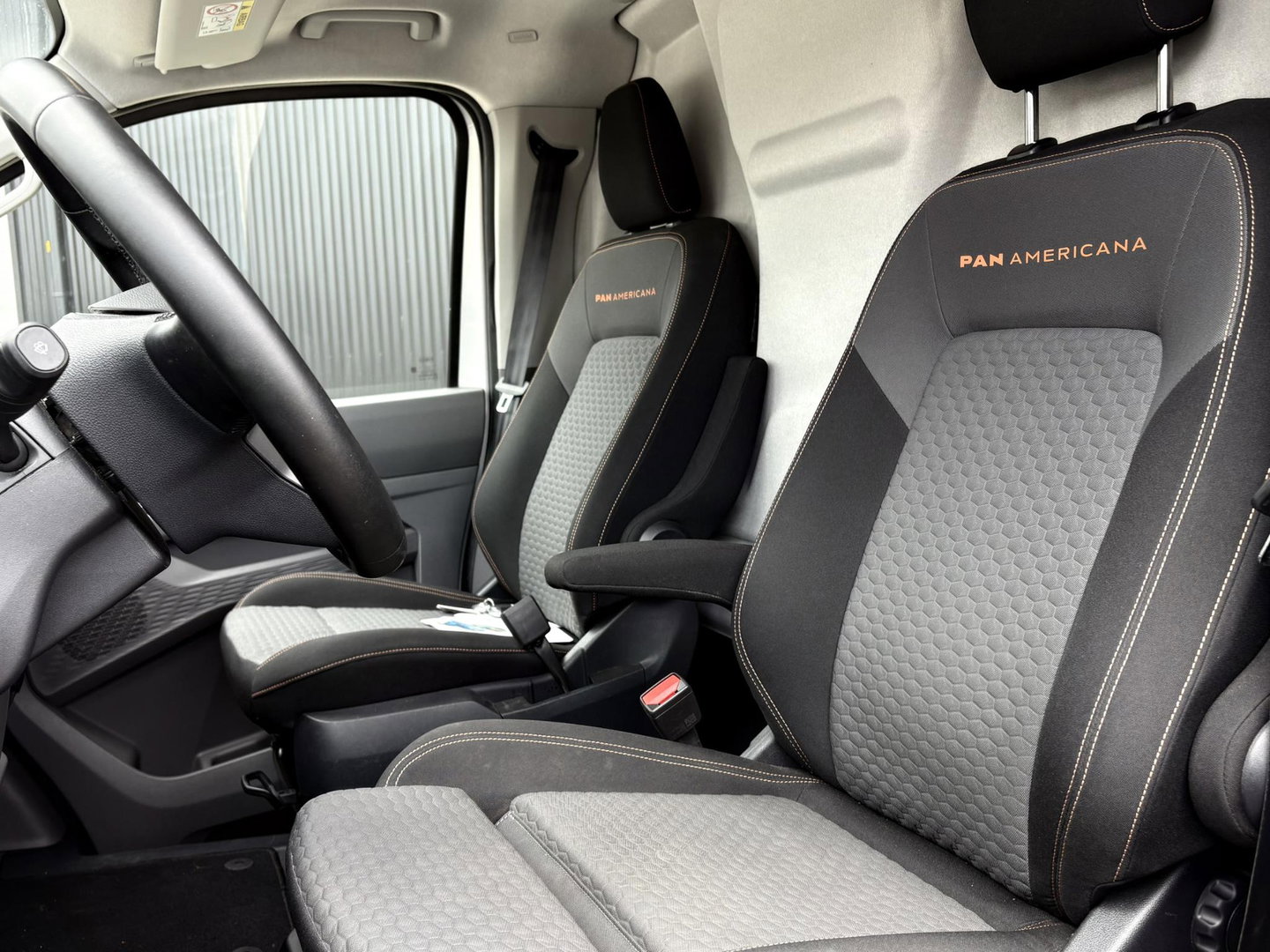 Volkswagen Transporter 2.0 TDI L2H1 PanAmericana | STOELVERW. | DIGITAL COCKPIT | STUURWIELBEDIENING | CAMERA