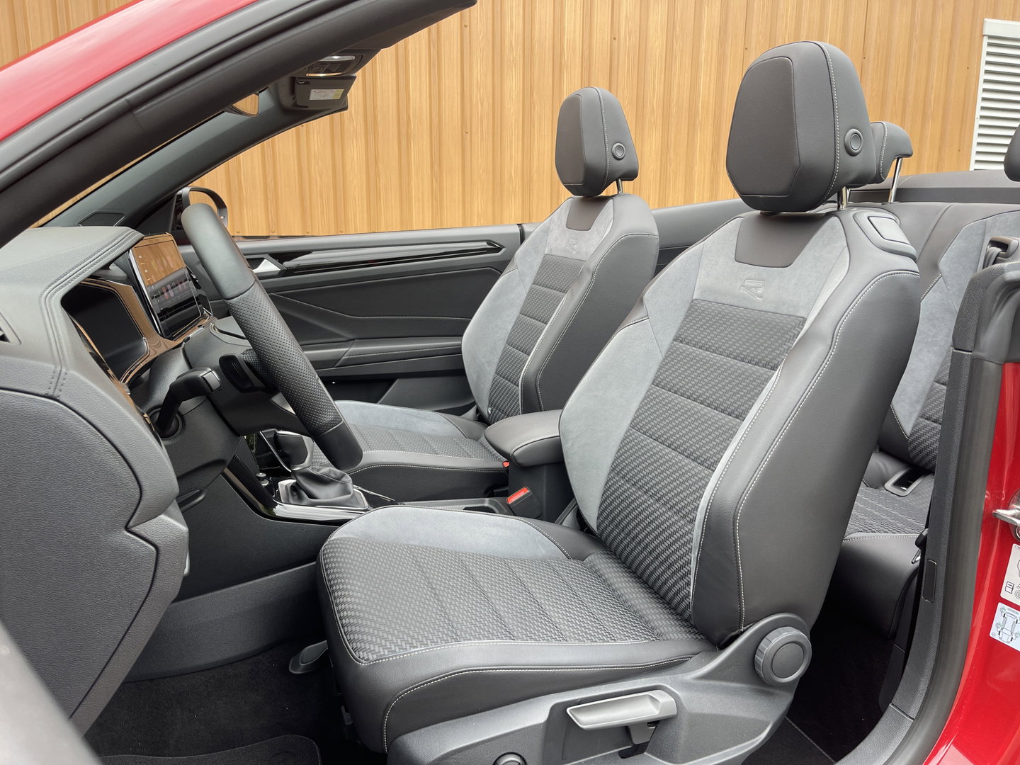 Volkswagen T-Roc Cabrio 1.5 TSI R-Line | Automaat | Apple Carplay | Stoel- Stuurverwarming | IQ Light | Achteruitrijcamera |