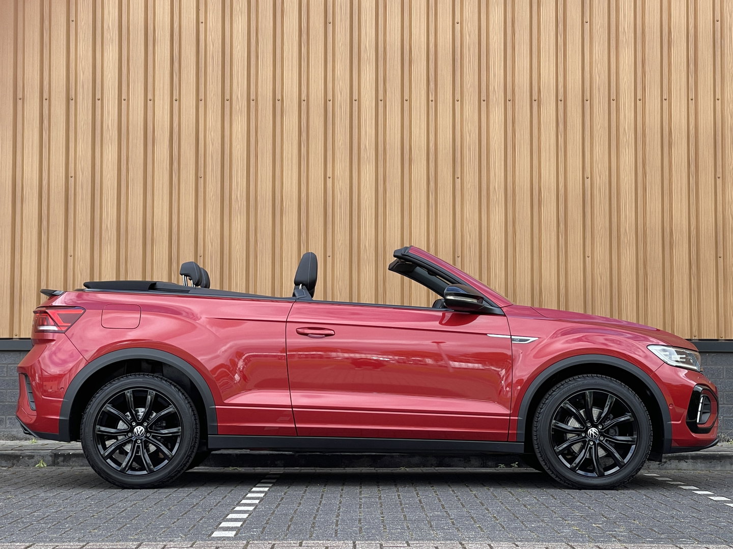 Volkswagen T-Roc Cabrio 1.5 TSI R-Line | Automaat | Apple Carplay | Stoel- Stuurverwarming | IQ Light | Achteruitrijcamera |