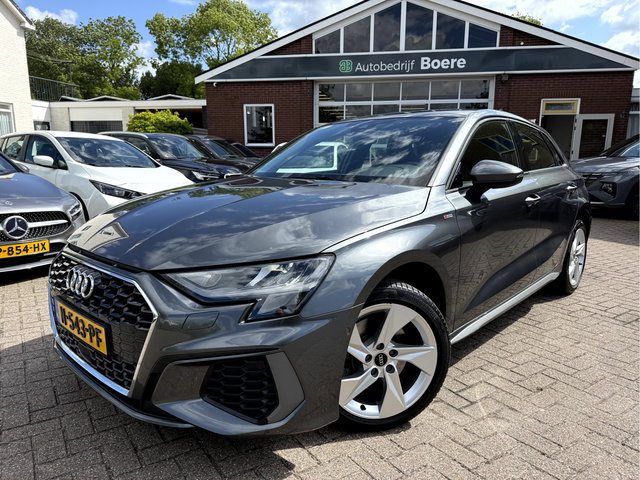 Audi A3 - Sportback 30 TFSI S edition Camera, Stoelverwarming, Matrix Led
