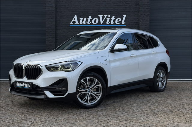 BMW X1 - xDrive25e | Panodak | Sportleder | Head-Up | Trekhaak | Adaptive Cruise | Camera