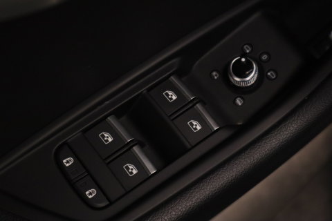 Audi A4 Avant 40 TFSI S edition Leder Panoramadak Full-led 24 Maanden garantie* (Vraag naar de voorwaarden)