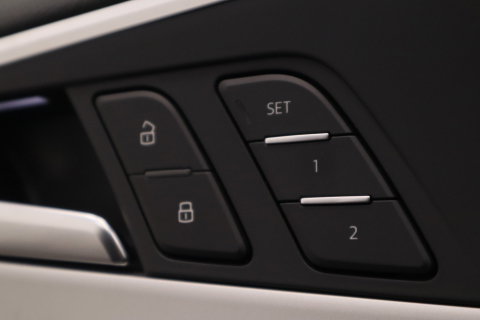 Audi A4 Avant 40 TFSI S edition Leder Panoramadak Full-led 24 Maanden garantie* (Vraag naar de voorwaarden)