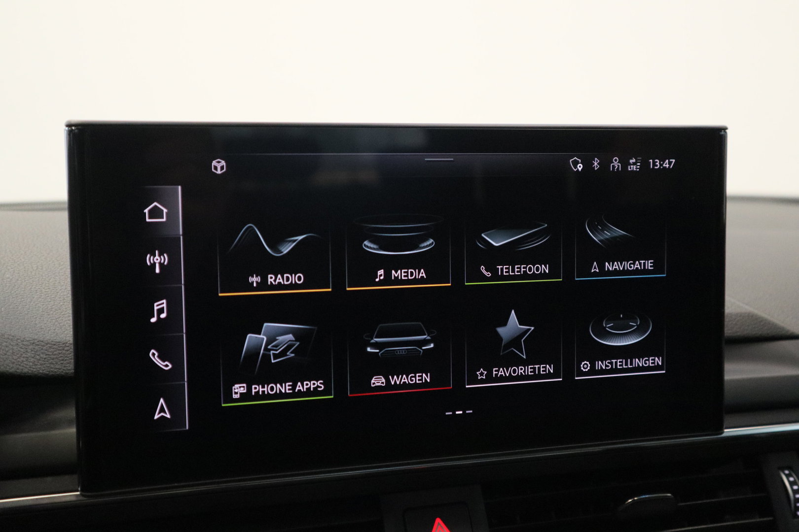 Audi A4 Avant 40 TFSI S edition Leder Panoramadak Full-led 24 Maanden garantie* (Vraag naar de voorwaarden)