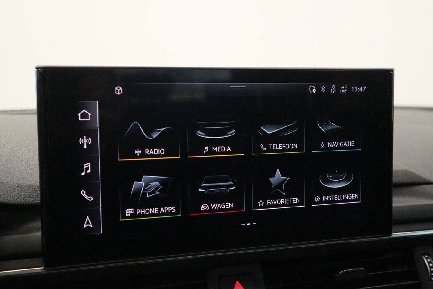 Audi A4 Avant 40 TFSI S edition Leder Panoramadak Full-led 24 Maanden garantie* (Vraag naar de voorwaarden)