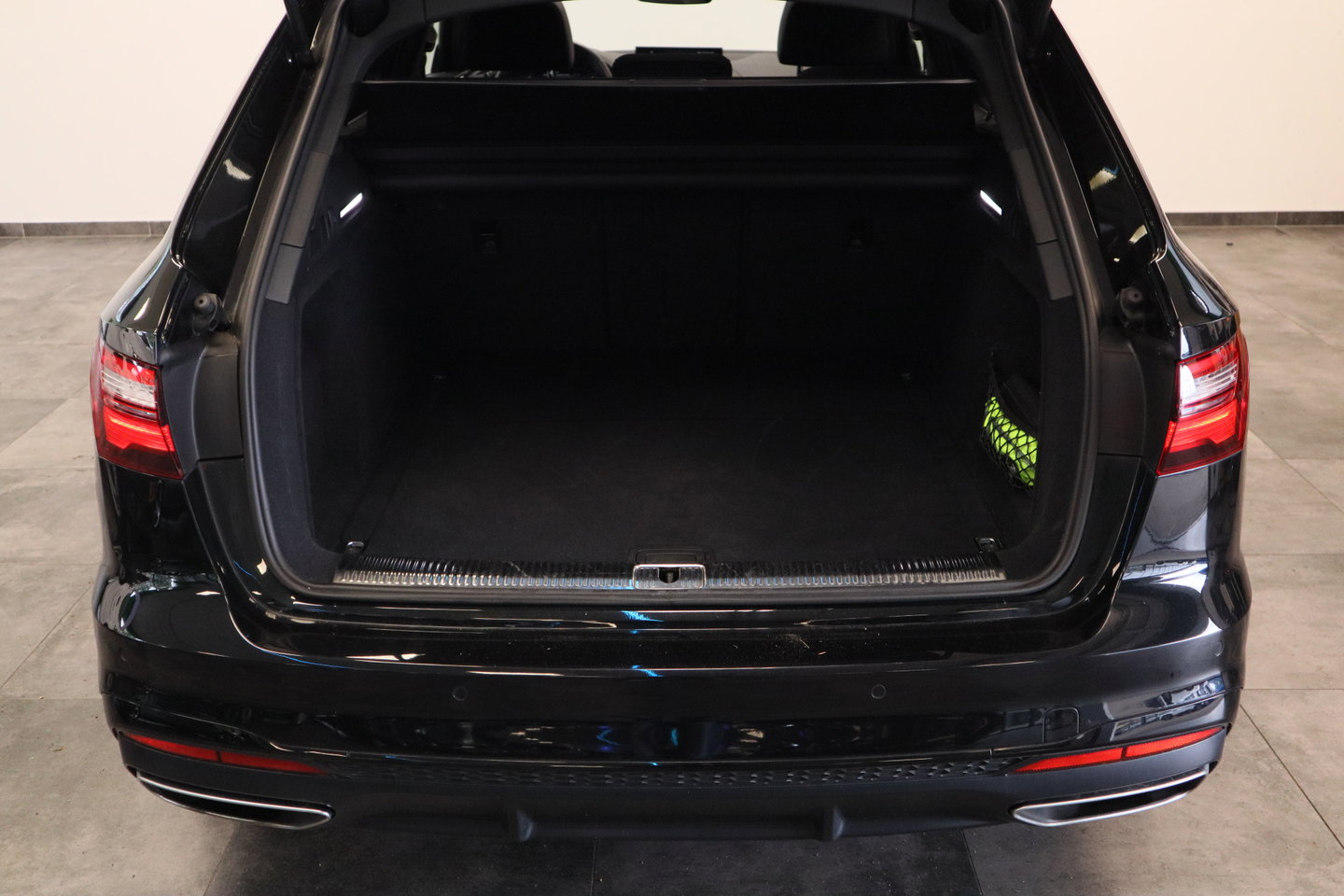 Audi A4 Avant 40 TFSI S edition Leder Panoramadak Full-led 24 Maanden garantie* (Vraag naar de voorwaarden)