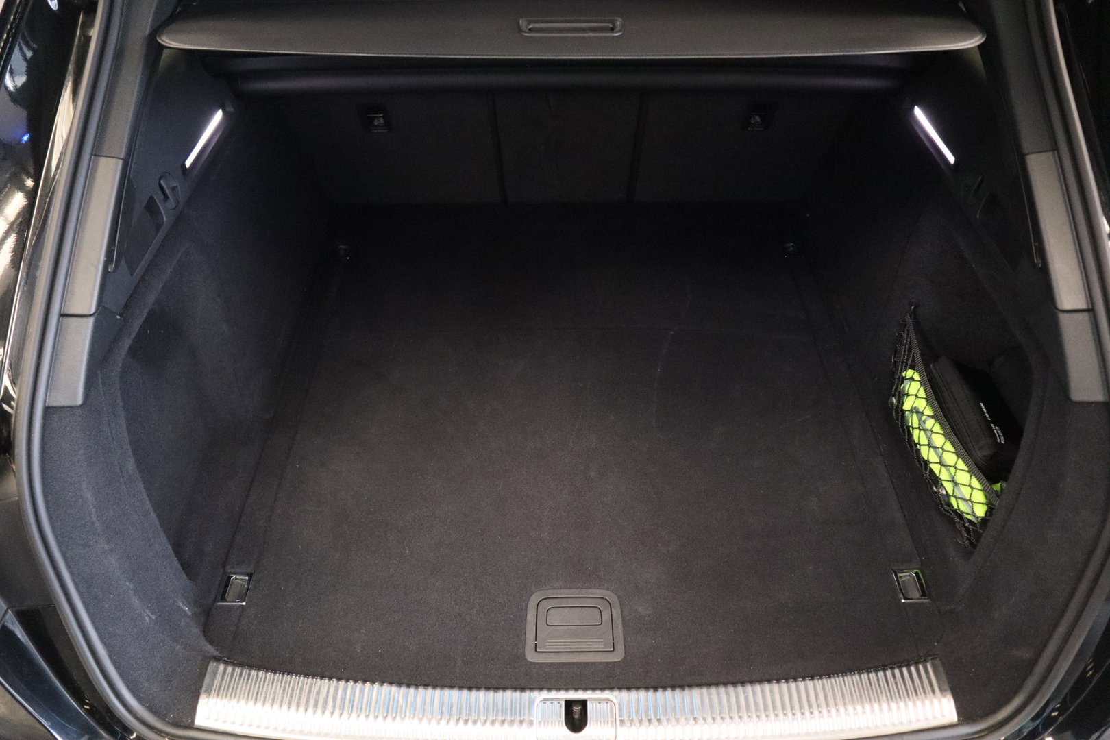 Audi A4 Avant 40 TFSI S edition Leder Panoramadak Full-led 24 Maanden garantie* (Vraag naar de voorwaarden)
