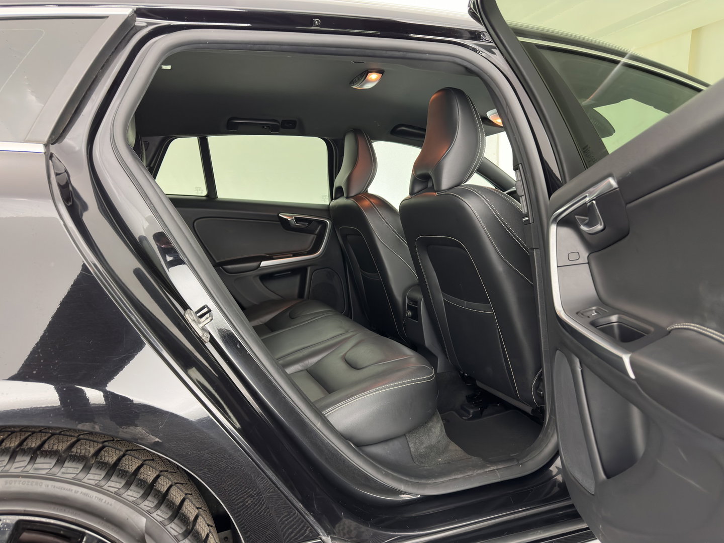 Volvo V60 2.4 D5 Twin Engine Summum Aut. *LEATHER | ADAPTIVE-CRUISE | XENON | MEMORY-PACK | HEATED-COMFORTSEATS | PRIVACY-GLASS | NAVI-FULLMAP | ECC | PDC | 18''ALU*