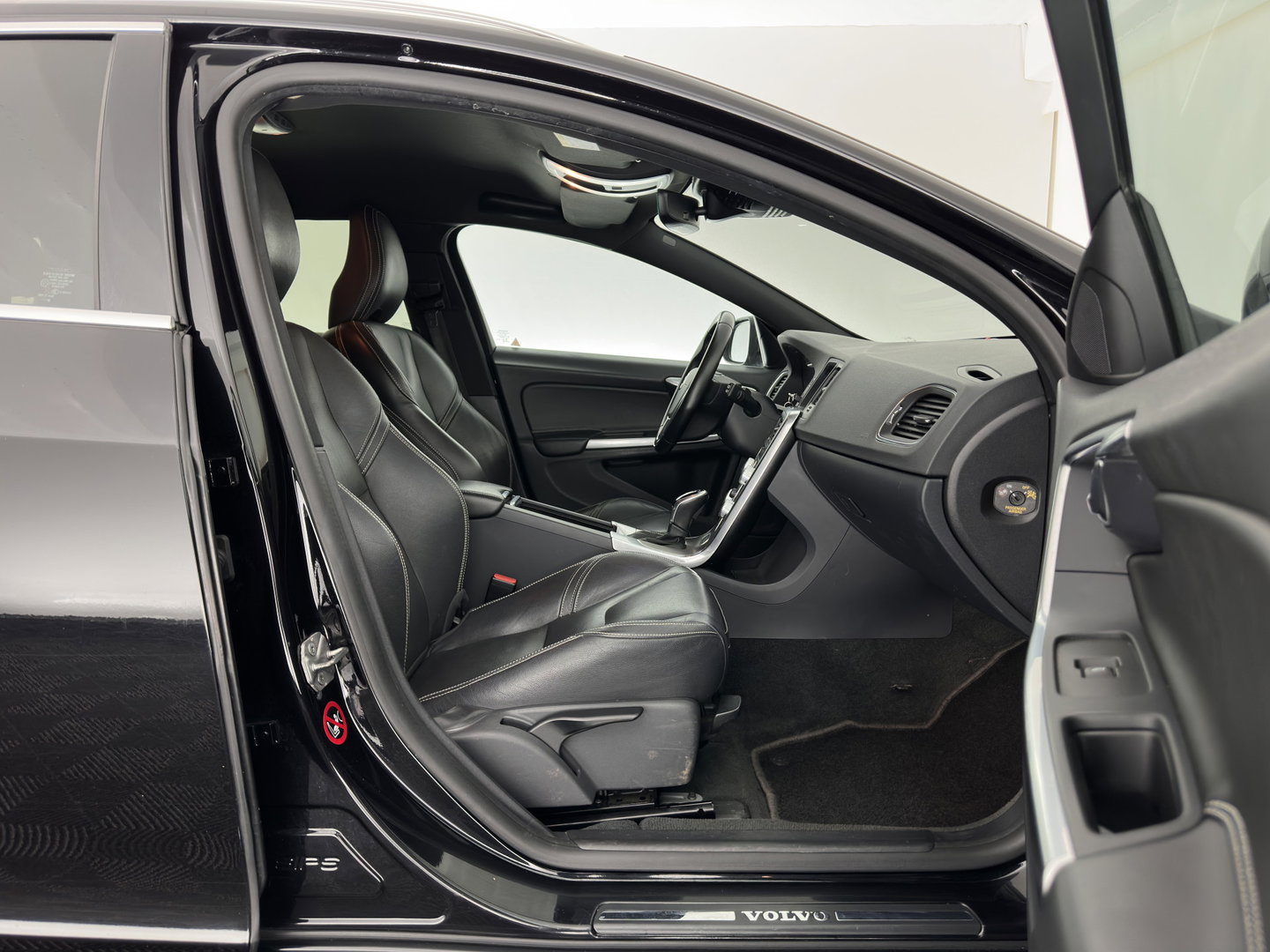 Volvo V60 2.4 D5 Twin Engine Summum Aut. *LEATHER | ADAPTIVE-CRUISE | XENON | MEMORY-PACK | HEATED-COMFORTSEATS | PRIVACY-GLASS | NAVI-FULLMAP | ECC | PDC | 18''ALU*