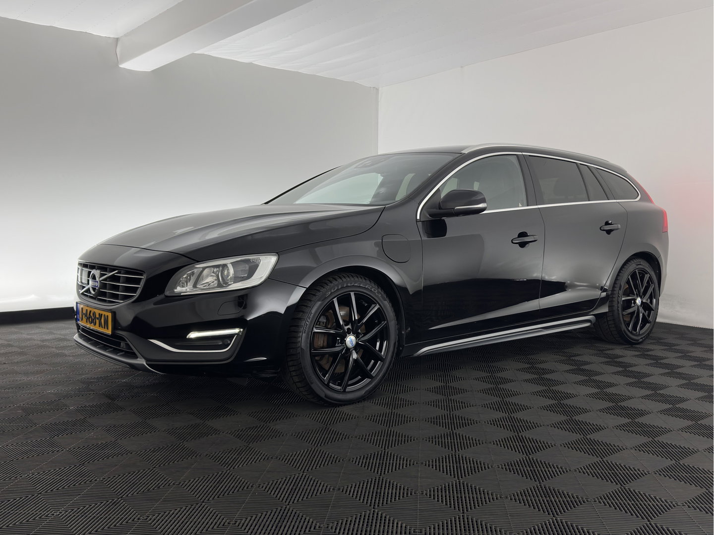 Volvo V60 2.4 D5 Twin Engine Summum Aut. *LEATHER | ADAPTIVE-CRUISE | XENON | MEMORY-PACK | HEATED-COMFORTSEATS | PRIVACY-GLASS | NAVI-FULLMAP | ECC | PDC | 18''ALU*