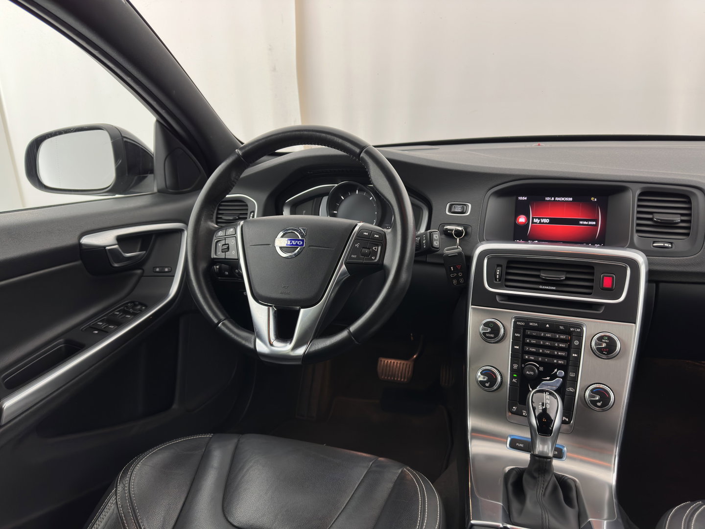 Volvo V60 2.4 D5 Twin Engine Summum Aut. *LEATHER | ADAPTIVE-CRUISE | XENON | MEMORY-PACK | HEATED-COMFORTSEATS | PRIVACY-GLASS | NAVI-FULLMAP | ECC | PDC | 18''ALU*