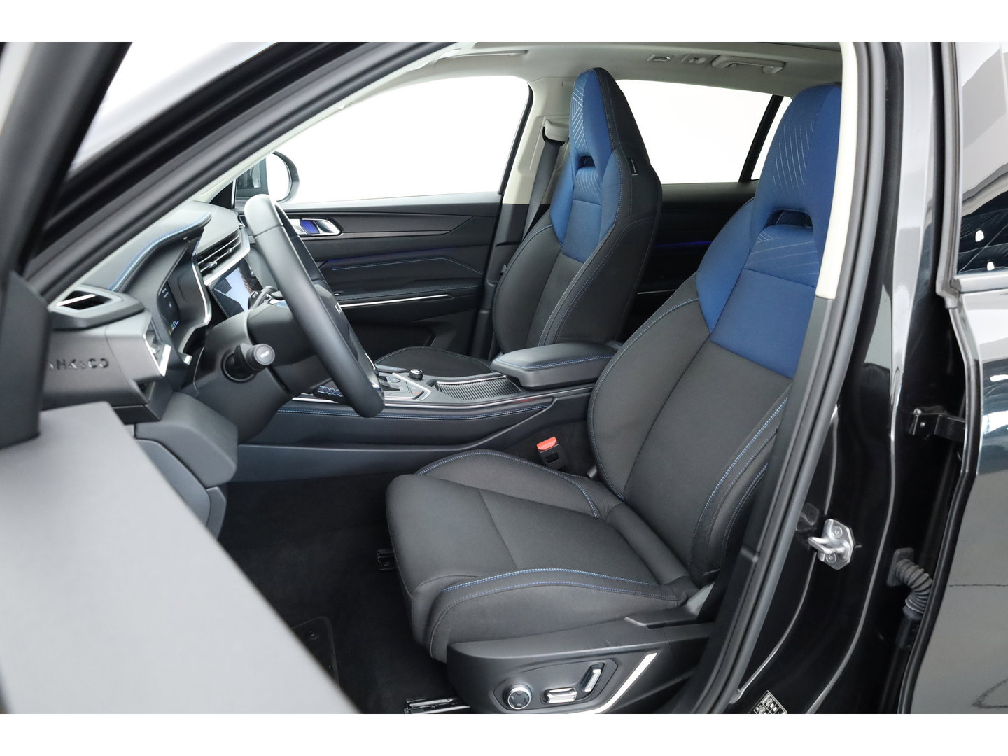 Lynk & Co 01 1.5 PHEV MY22 | Pano | Infinity Audio | Adapt. Cruise | 360cam | Stoelverw. | Apple CarPlay