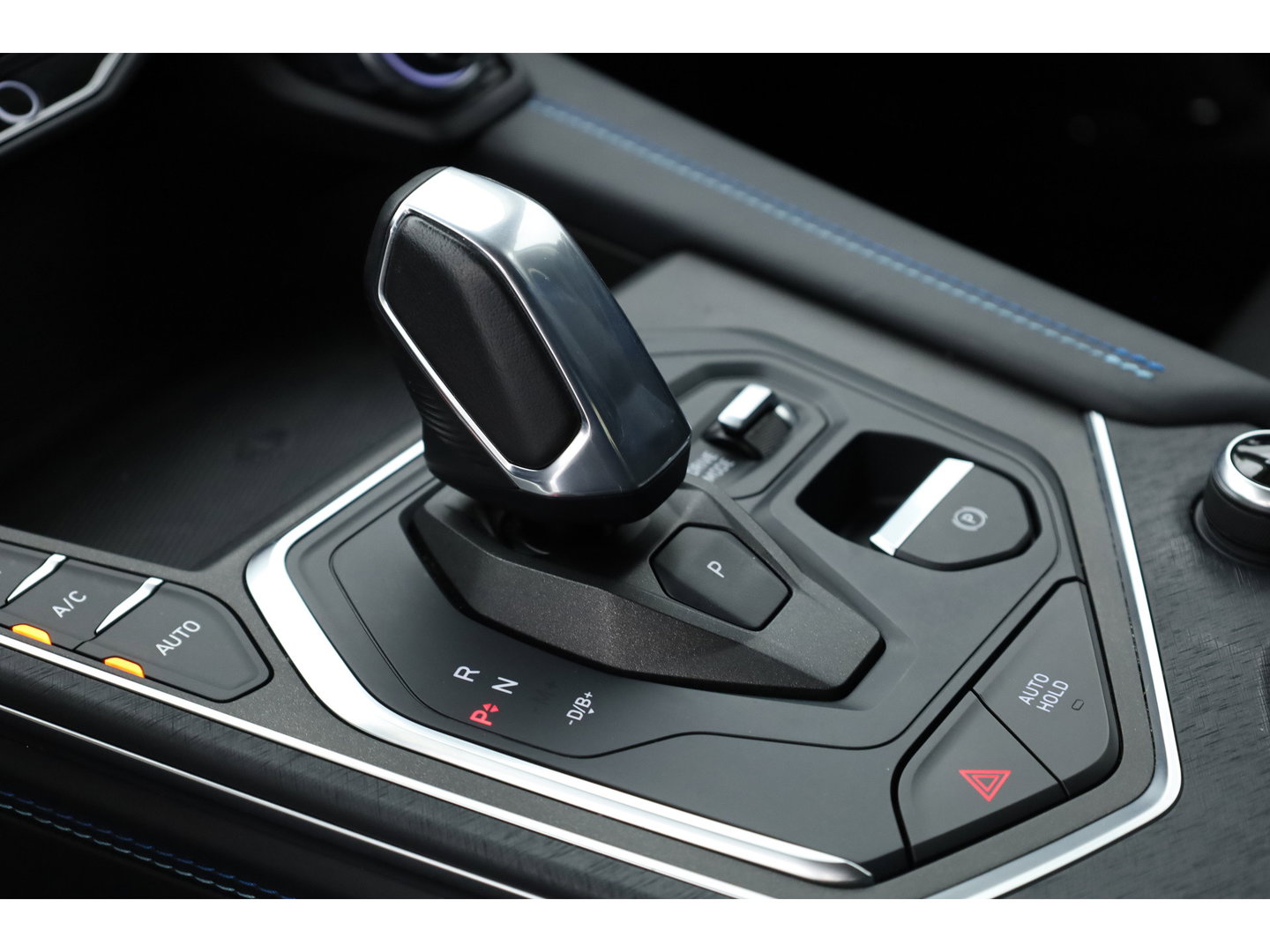 Lynk & Co 01 1.5 PHEV MY22 | Pano | Infinity Audio | Adapt. Cruise | 360cam | Stoelverw. | Apple CarPlay