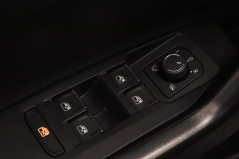 Volkswagen Polo 1.0 TSI R-Line 2x Full-led 16'lmv Adaptive-Cruise 24 Maanden garantie* (Vraag naar de voorwaarden)