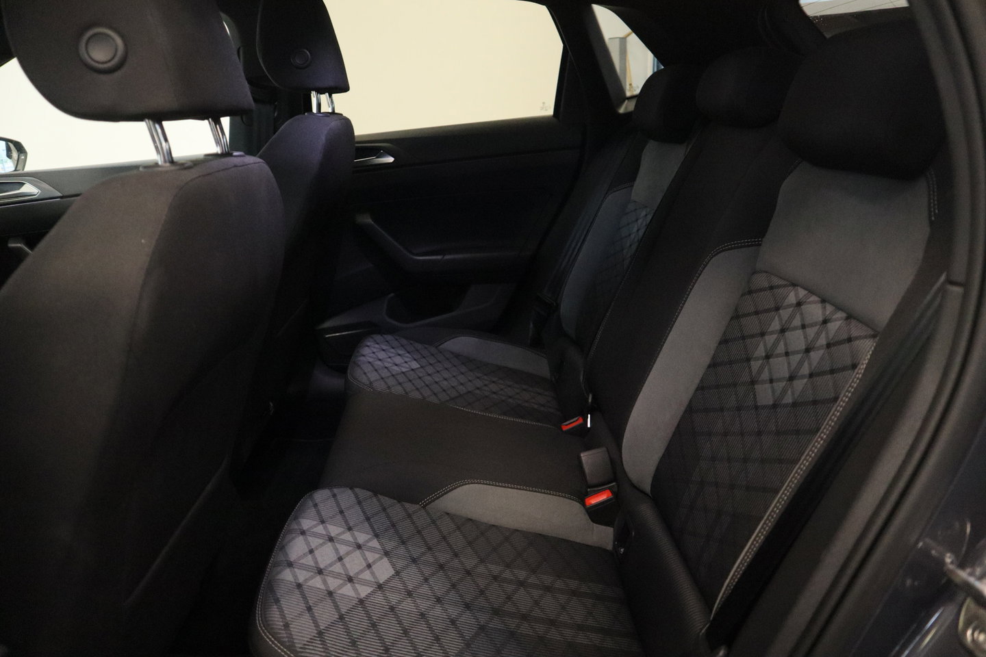 Volkswagen Polo 1.0 TSI R-Line 2x Full-led 16'lmv Adaptive-Cruise 24 Maanden garantie* (Vraag naar de voorwaarden)