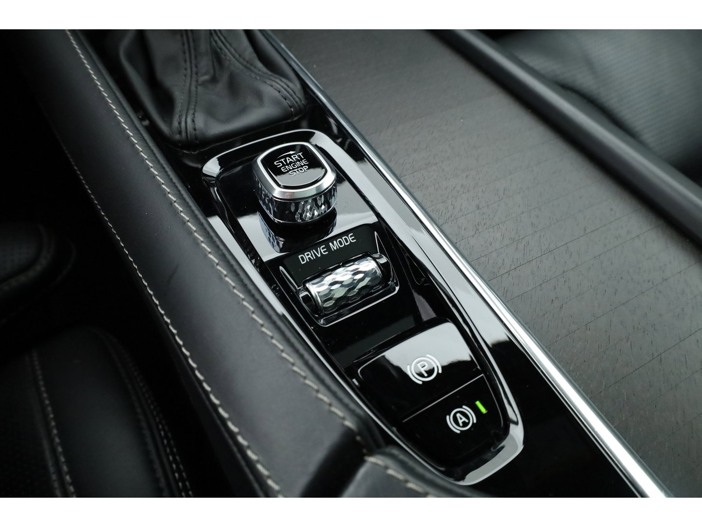 Volvo V90 Cross Country 2.0 T5 Pro | Luchtvering Four-C | Massage | Trekhaak | Pano | Head up | 360 Camera | Blis | Memory |