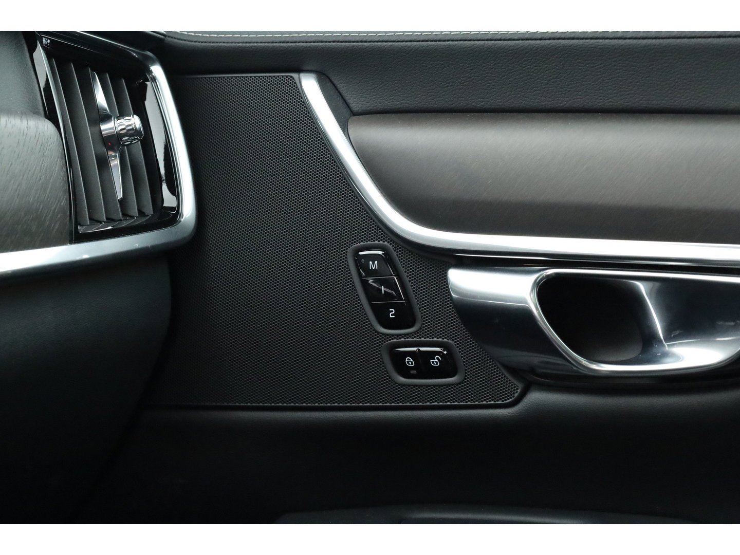 Volvo V90 Cross Country 2.0 T5 Pro | Luchtvering Four-C | Massage | Trekhaak | Pano | Head up | 360 Camera | Blis | Memory |