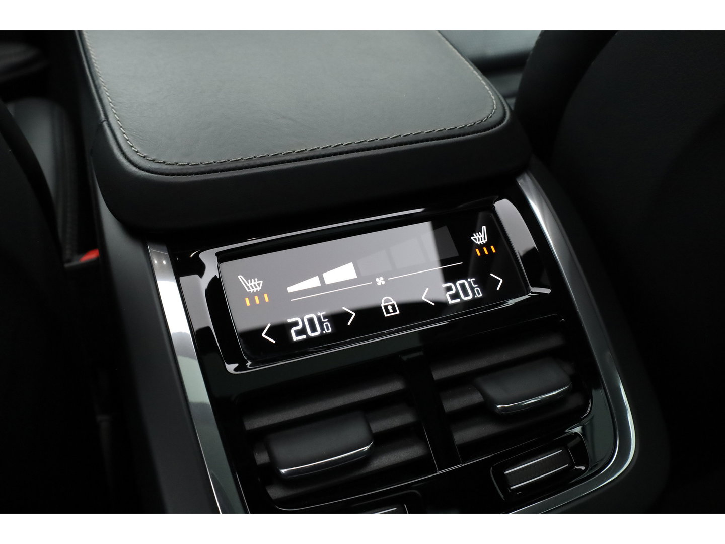 Volvo V90 Cross Country 2.0 T5 Pro | Luchtvering Four-C | Massage | Trekhaak | Pano | Head up | 360 Camera | Blis | Memory |