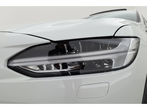 Volvo V90 Cross Country 2.0 T5 Pro | Luchtvering Four-C | Massage | Trekhaak | Pano | Head up | 360 Camera | Blis | Memory |