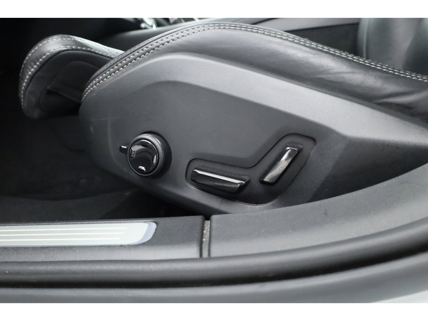 Volvo V90 Cross Country 2.0 T5 Pro | Luchtvering Four-C | Massage | Trekhaak | Pano | Head up | 360 Camera | Blis | Memory |