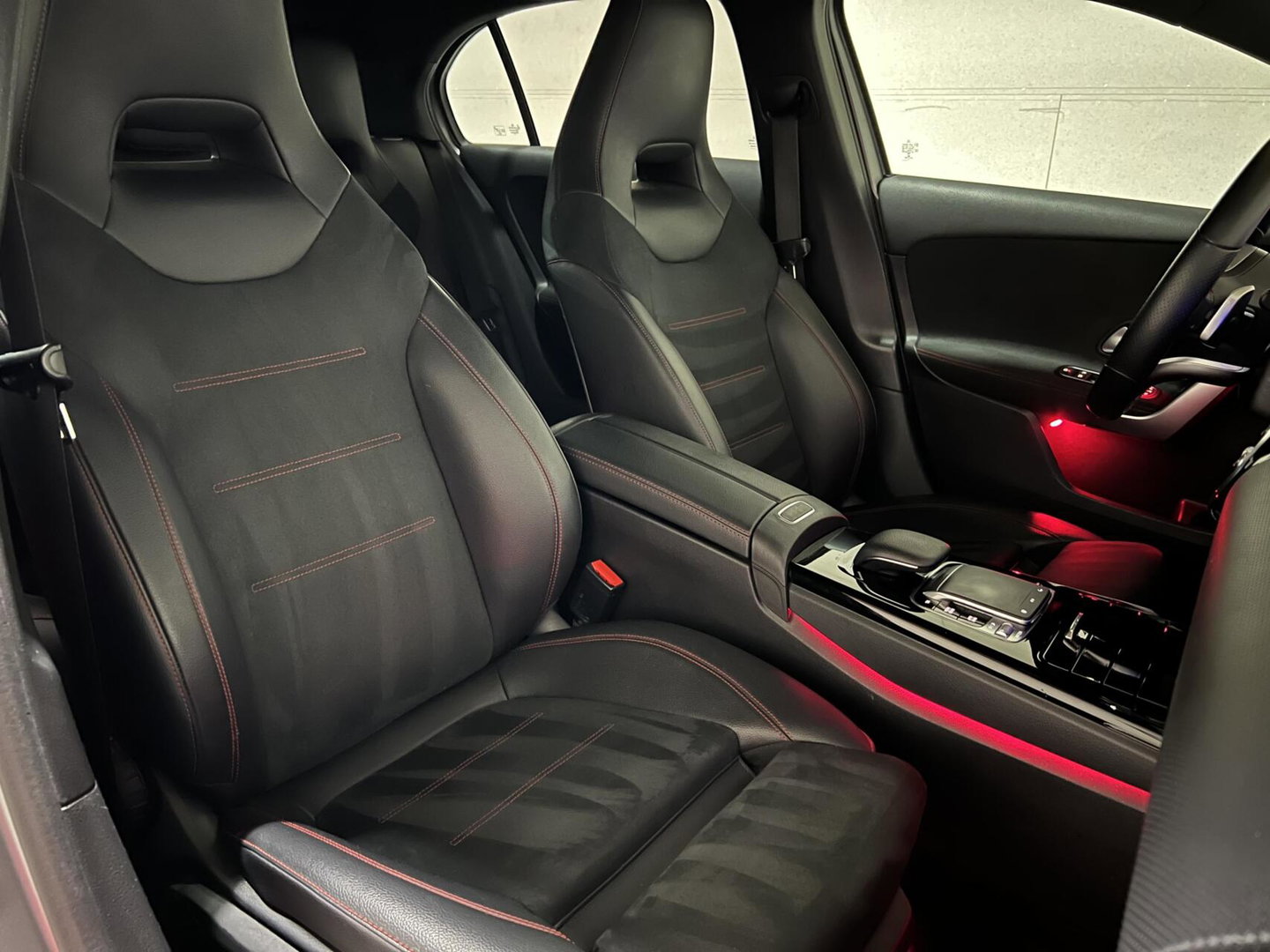 Mercedes-Benz A-Klasse 180 AMG Designo Matgrijs Sfeerverlichting Carplay