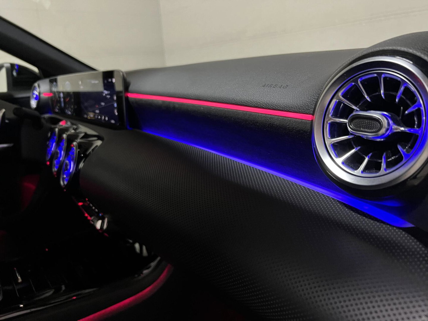 Mercedes-Benz A-Klasse 180 AMG Designo Matgrijs Sfeerverlichting Carplay