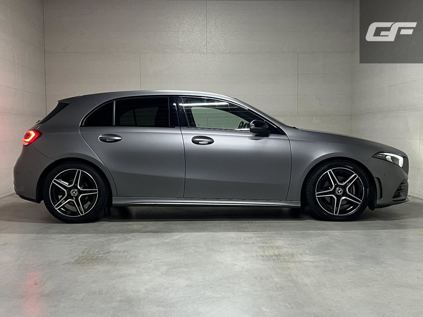 Mercedes-Benz A-Klasse 180 AMG Designo Matgrijs Sfeerverlichting Carplay
