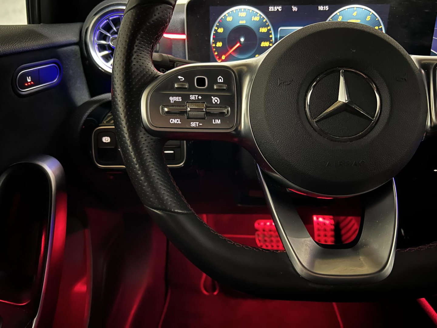Mercedes-Benz A-Klasse 180 AMG Designo Matgrijs Sfeerverlichting Carplay