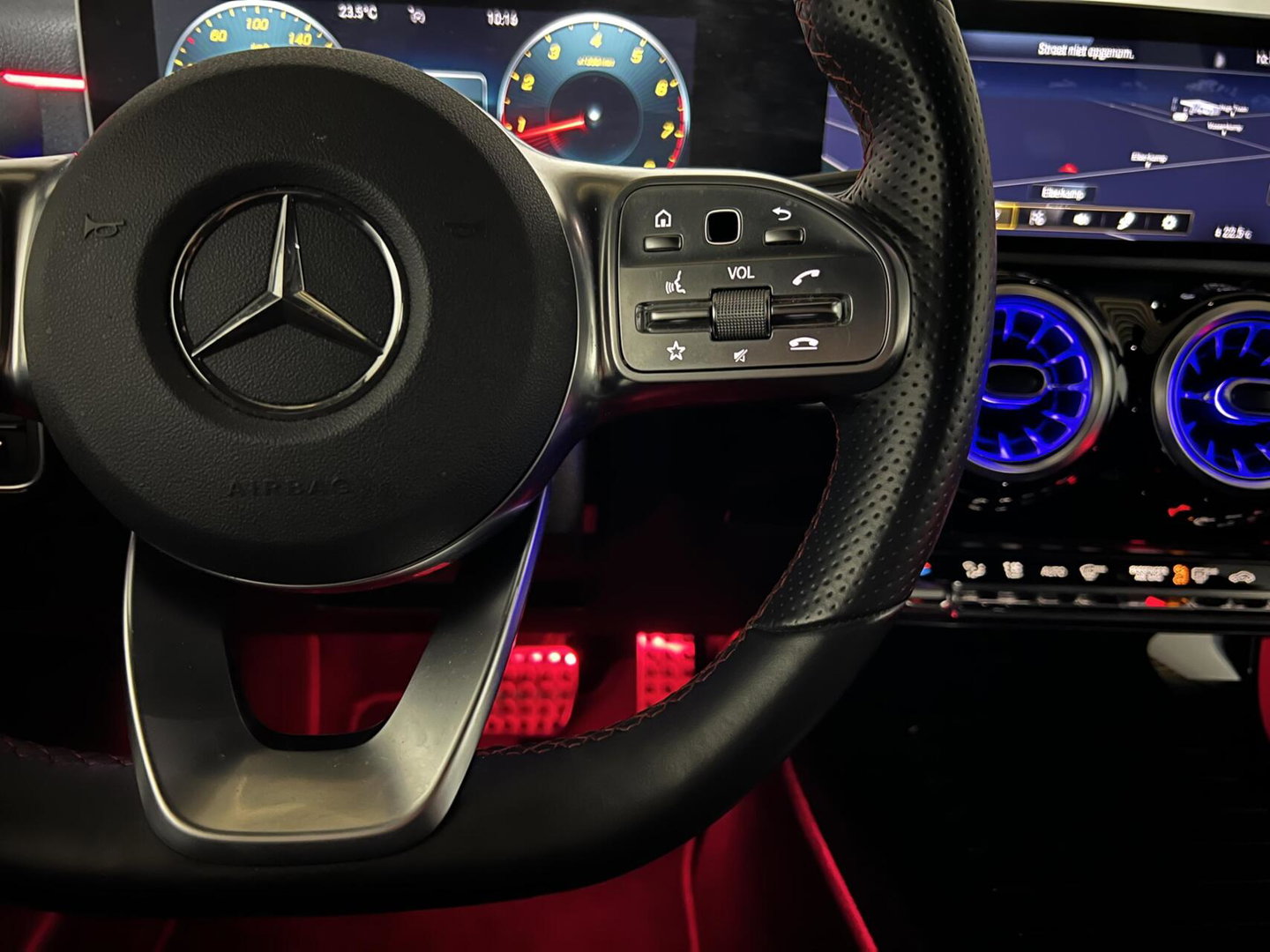 Mercedes-Benz A-Klasse 180 AMG Designo Matgrijs Sfeerverlichting Carplay