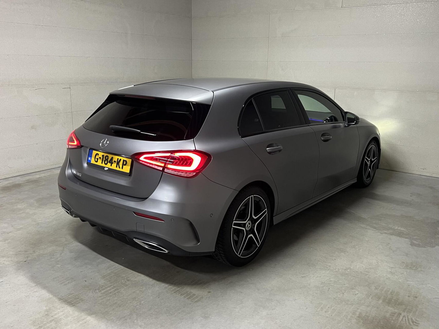 Mercedes-Benz A-Klasse 180 AMG Designo Matgrijs Sfeerverlichting Carplay