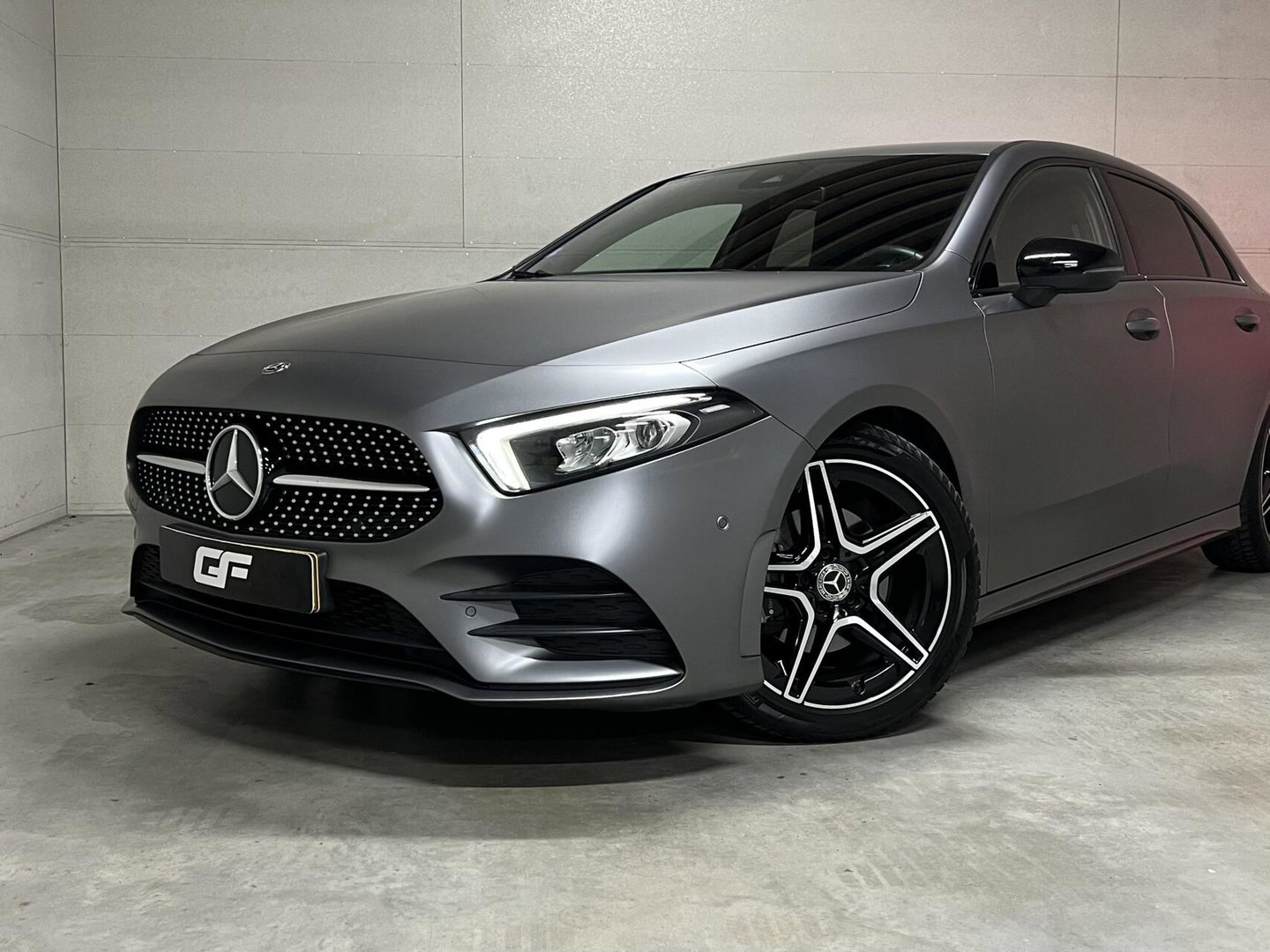 Mercedes-Benz A-Klasse 180 AMG Designo Matgrijs Sfeerverlichting Carplay