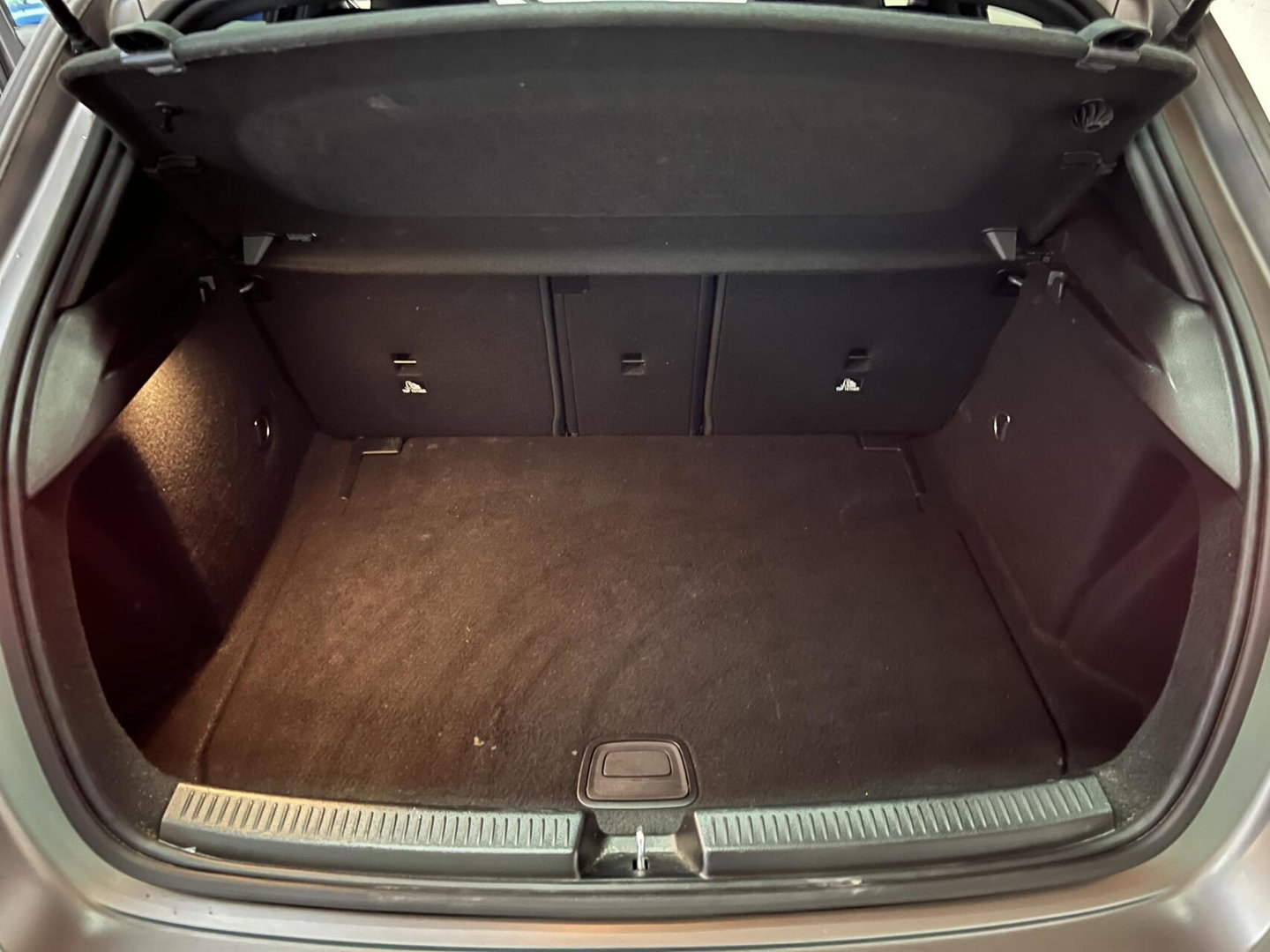 Mercedes-Benz A-Klasse 180 AMG Designo Matgrijs Sfeerverlichting Carplay