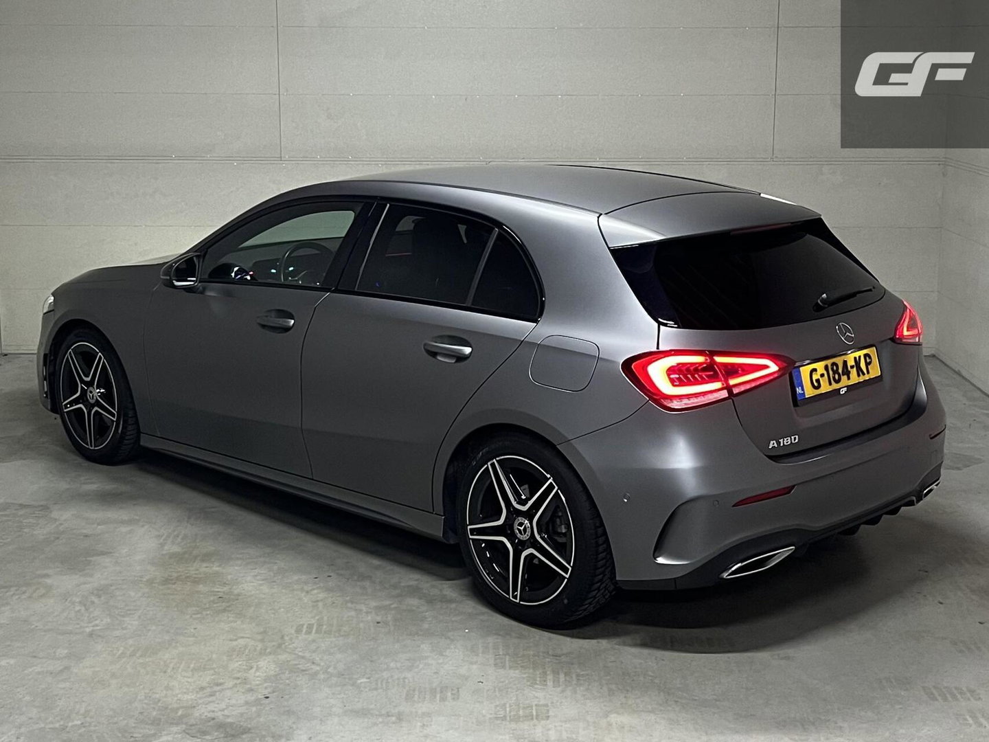Mercedes-Benz A-Klasse 180 AMG Designo Matgrijs Sfeerverlichting Carplay