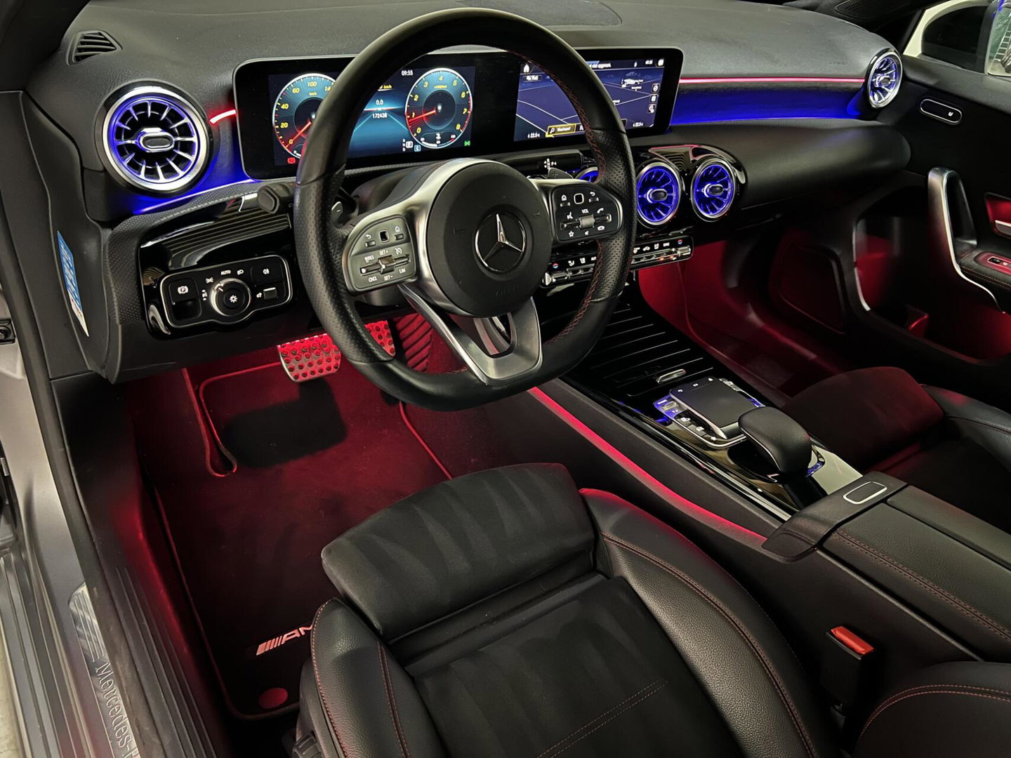 Mercedes-Benz A-Klasse 180 AMG Designo Matgrijs Sfeerverlichting Carplay