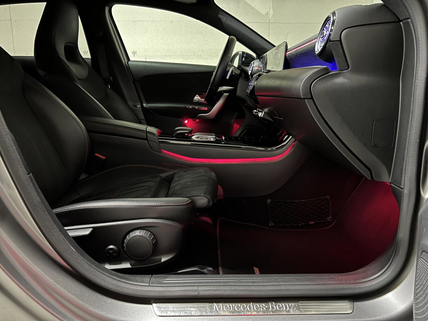 Mercedes-Benz A-Klasse 180 AMG Designo Matgrijs Sfeerverlichting Carplay