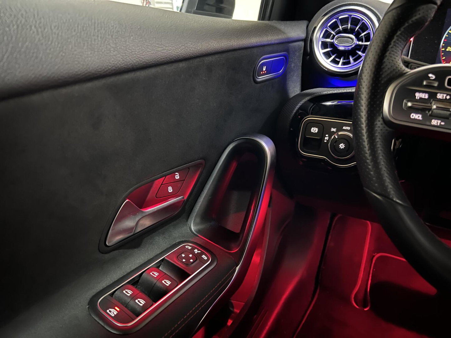 Mercedes-Benz A-Klasse 180 AMG Designo Matgrijs Sfeerverlichting Carplay