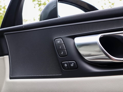 Volvo XC60 2.0 B5 Inscription 250pk Panodak Trekhaak