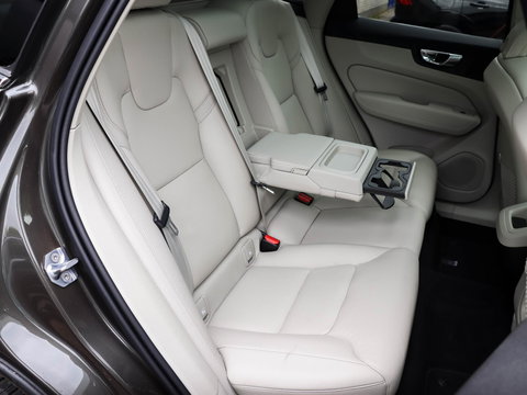 Volvo XC60 2.0 B5 Inscription 250pk Panodak Trekhaak