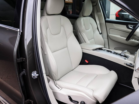 Volvo XC60 2.0 B5 Inscription 250pk Panodak Trekhaak
