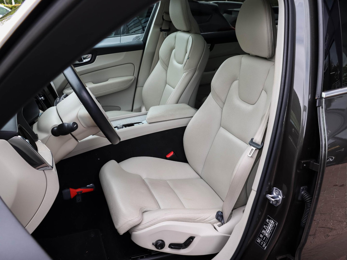 Volvo XC60 2.0 B5 Inscription 250pk Panodak Trekhaak