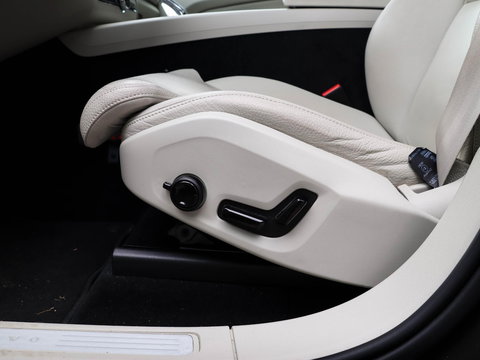 Volvo XC60 2.0 B5 Inscription 250pk Panodak Trekhaak