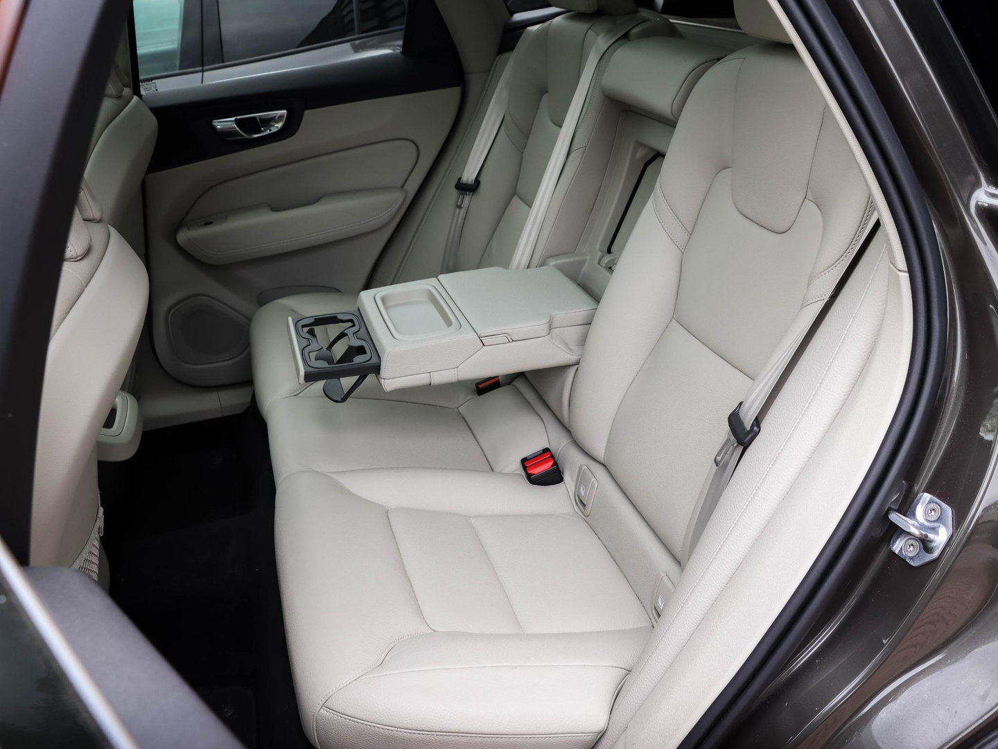 Volvo XC60 2.0 B5 Inscription 250pk Panodak Trekhaak